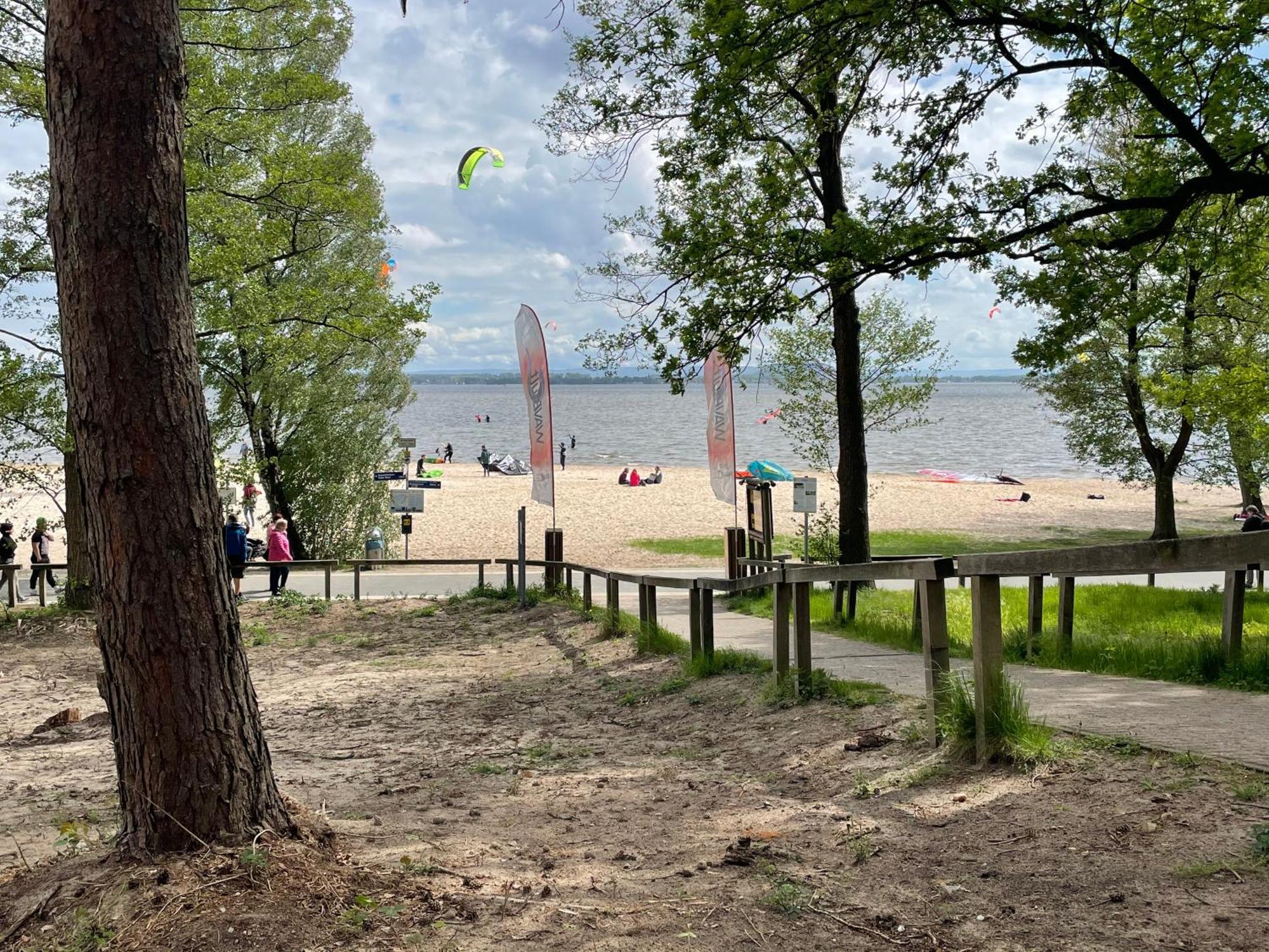 Strandhotel Weisser Berg Neustadt am Rubenberge Bagian luar foto